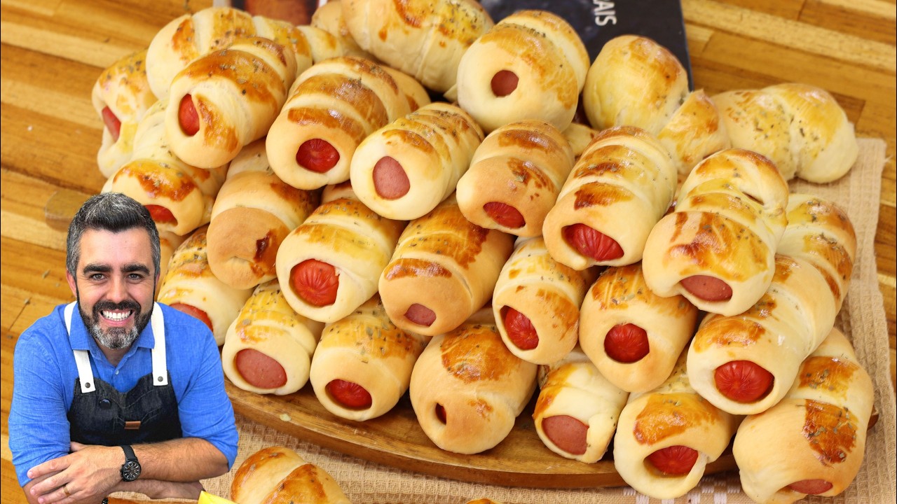 Enroladinhos de salsicha com massa dourada e fofinha em prato branco