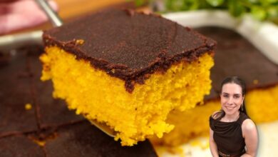 Bolo de cenoura com casquinha crocante de chocolate