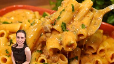 Macarrão cremoso com carne moída e queijo