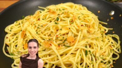 Prato de macarrão alho e óleo com raspas de limão e parmesão