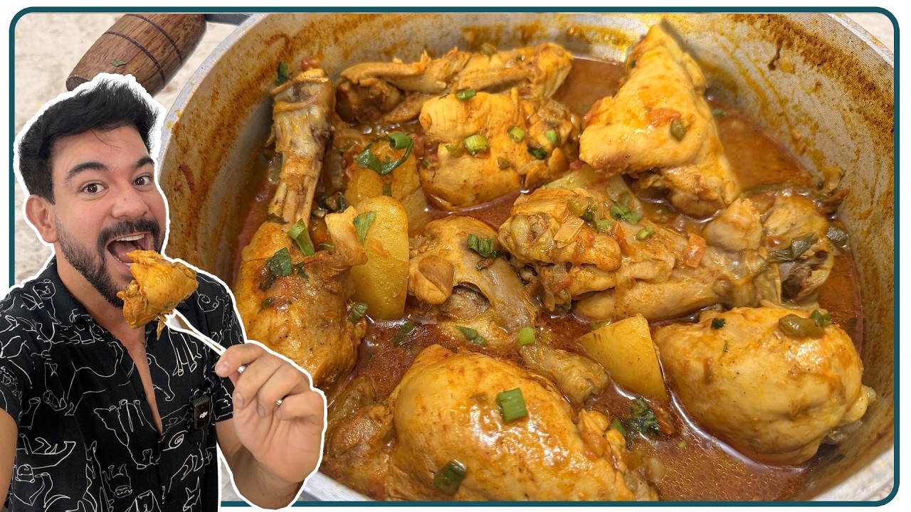 Prato de frango cozido com batatas e temperos