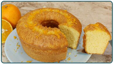 Bolo de laranja fofinho em forma retangular