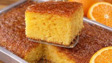 Bolo de laranja fofinho com calda de suco de laranja