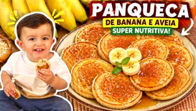 Panqueca de aveia com banana e canela servida em um prato