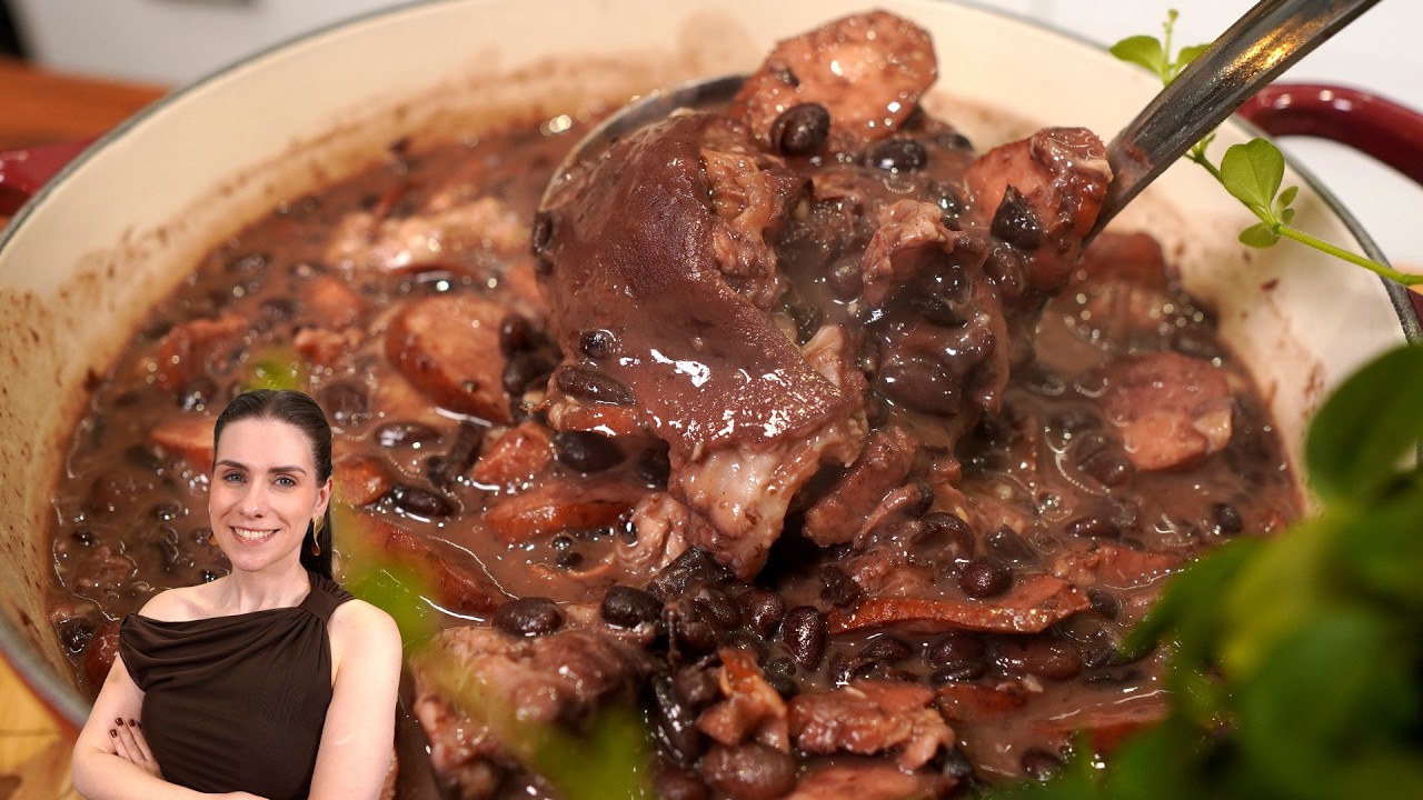 Prato de feijoada tradicional brasileira