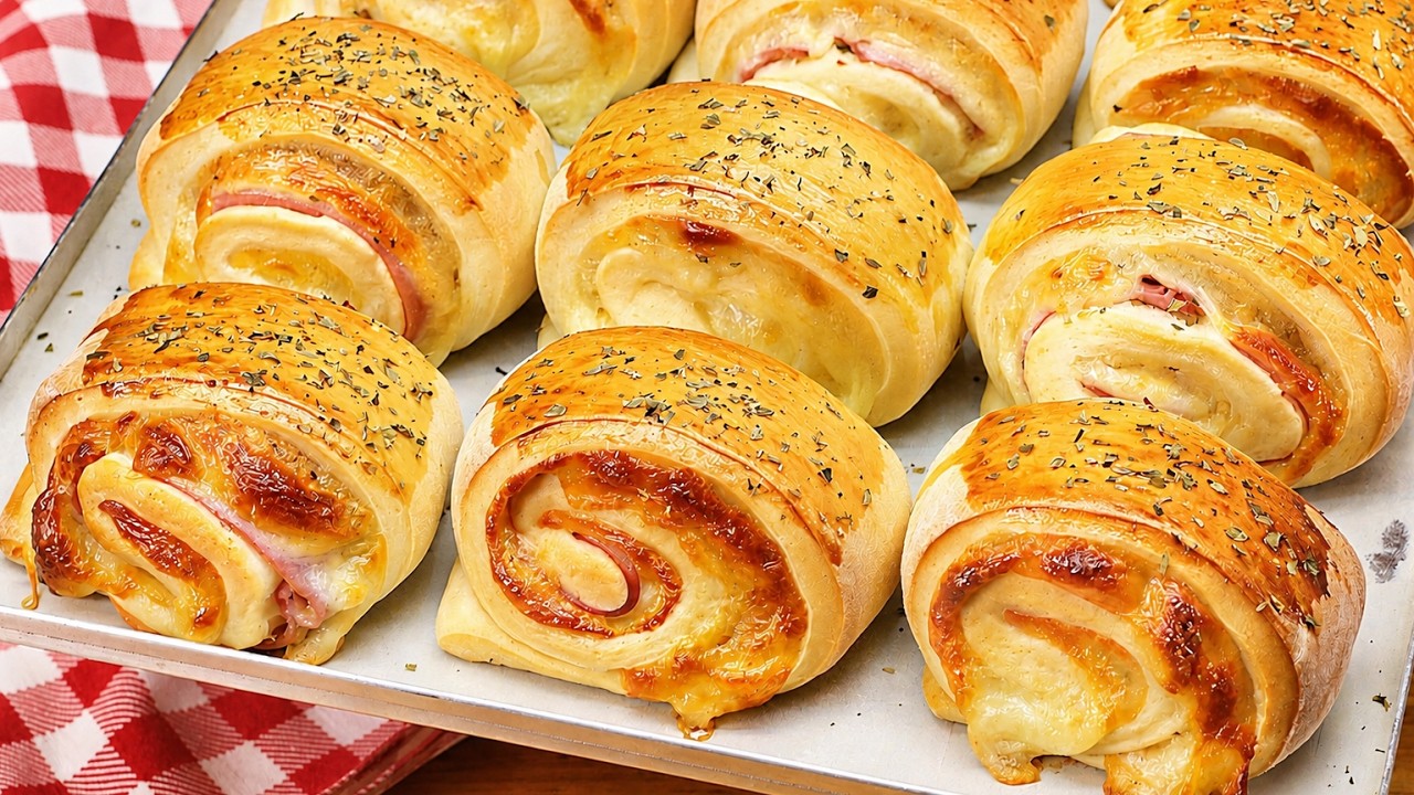 Joelho de presunto e queijo com massa fofinha assado