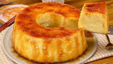 Pudim de pão cremoso com caramelo
