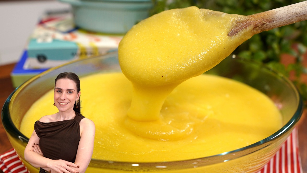 Prato de polenta cremosa com queijo parmesão
