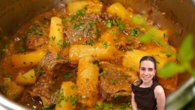 Prato de vaca atolada com costela desfiada e mandioca cozida
