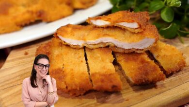 Prato de frango à milanesa crocante servido em prato branco