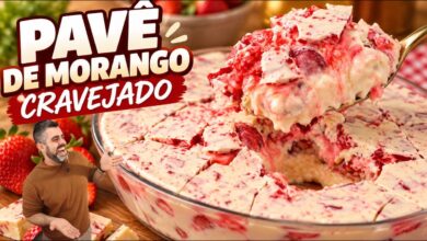 Pavê de morango cravejado com creme e caramelo vermelho