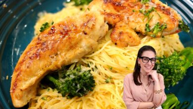 Prato com frango grelhado, macarrão alho e óleo e brócolis