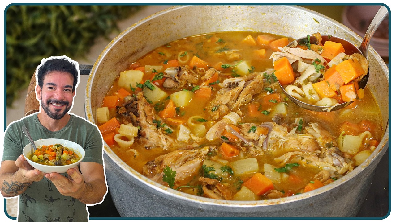 Sopa de frango com legumes e macarrão servida em tigela